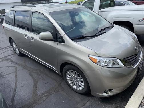 2017 Toyota Sienna XLE