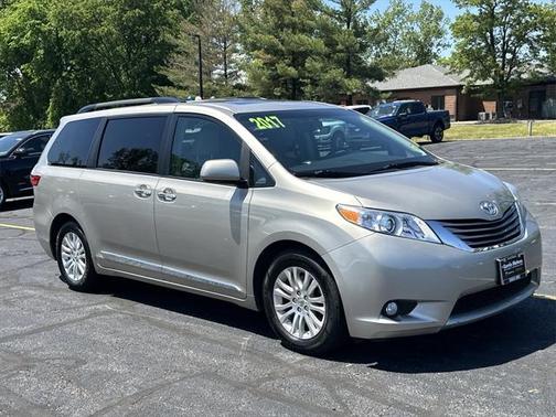 2017 Toyota Sienna XLE
