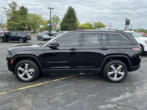 Diamond Black Crystal Pearlcoat 2022 Jeep Grand Cherokee Limited