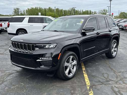Diamond Black Crystal Pearlcoat 2022 Jeep Grand Cherokee Limited