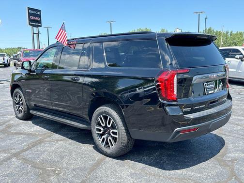 Onyx Black 2022 GMC Yukon XL 4WD AT4