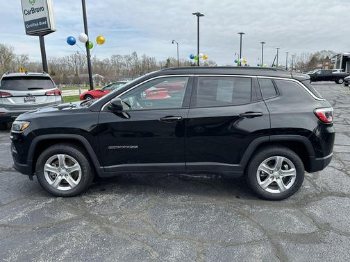 Diamond Black Crystal Pearlcoat 2024 Jeep Compass Latitude