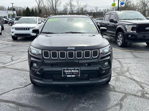 Diamond Black Crystal Pearlcoat 2024 Jeep Compass Latitude