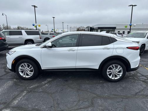 Summit White 2025 Buick Envista Preferred FWD