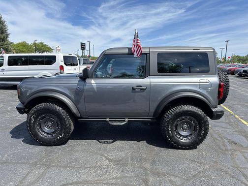 CARBONIZED GRAY METALLIC 2024 Ford Bronco Black Diamond