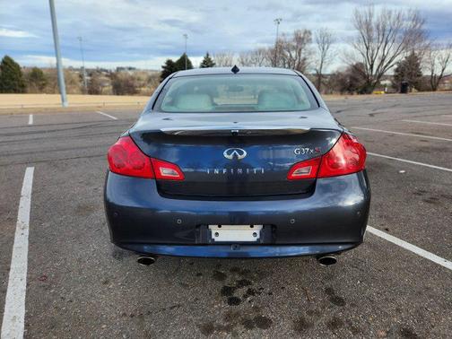2011 INFINITI G37x Base