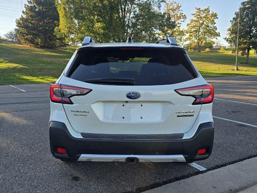 Crystal White Pearl 2024 Subaru Outback Touring XT