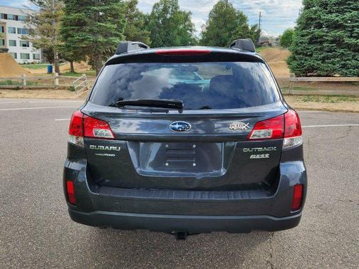 Graphite Gray Metallic 2011 Subaru Outback 2.5 i Premium