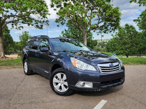 Graphite Gray Metallic 2011 Subaru Outback 2.5 i Premium