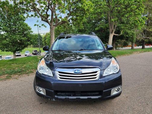 Graphite Gray Metallic 2011 Subaru Outback 2.5 i Premium