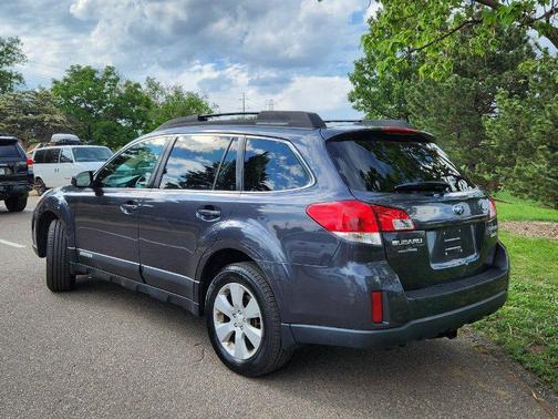 Graphite Gray Metallic 2011 Subaru Outback 2.5 i Premium