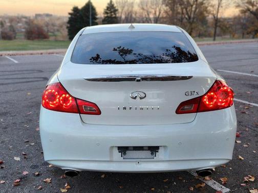 2011 INFINITI G37x Base