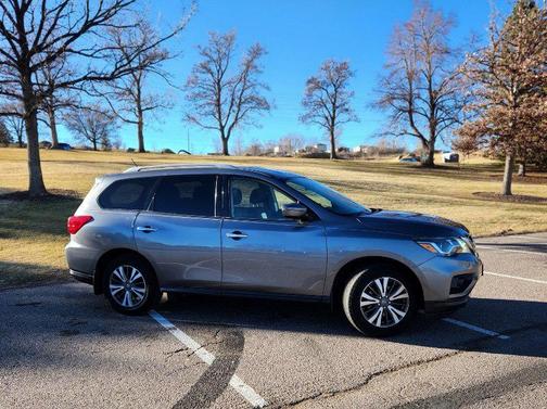 2017 Nissan Pathfinder S