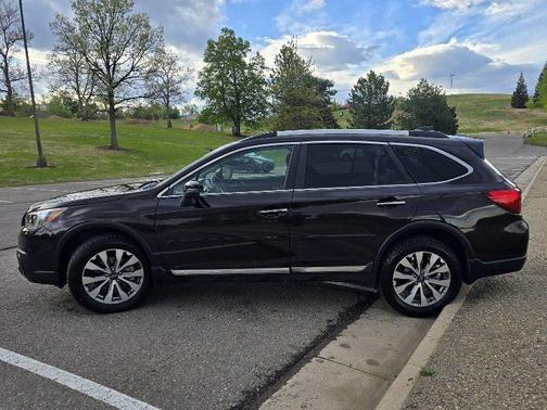 Brilliant Brown Pearl 2017 Subaru Outback 3.6R Touring