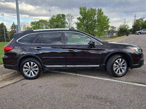 Brilliant Brown Pearl 2017 Subaru Outback 3.6R Touring