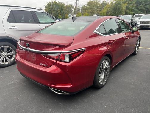 2022 Lexus ES 350 Ultra Luxury