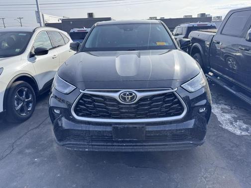 2022 Toyota Highlander LE