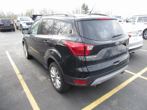 Photo 3 of 16 of 2019 Ford Escape SEL
