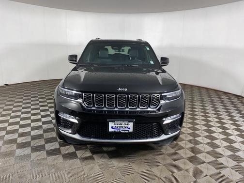 2022 Jeep Grand Cherokee Summit