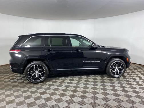 2022 Jeep Grand Cherokee Summit