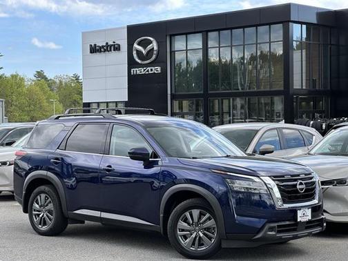 2022 Nissan Pathfinder SV