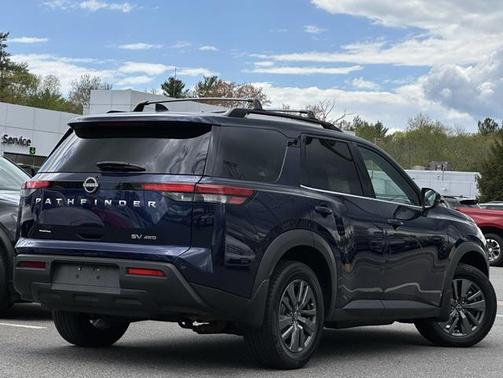 2022 Nissan Pathfinder SV
