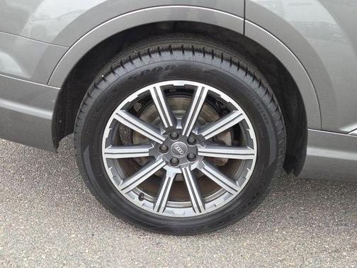 Graphite Gray Metallic 2017 Audi Q7 3.0T Premium Plus