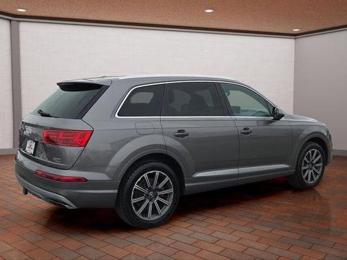 Graphite Gray Metallic 2017 Audi Q7 3.0T Premium Plus
