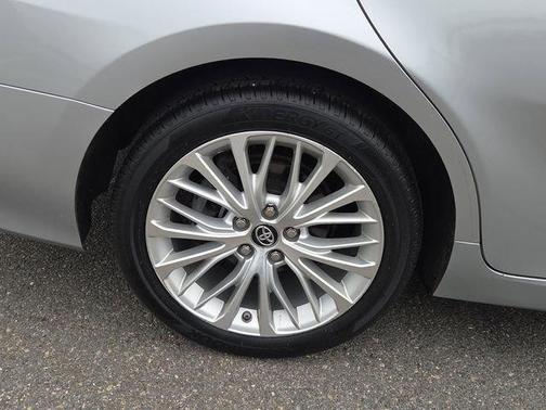 Celestial Silver Metallic 2018 Toyota Camry XLE