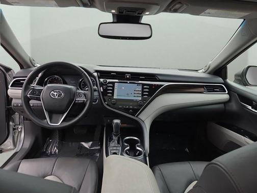 Celestial Silver Metallic 2018 Toyota Camry XLE