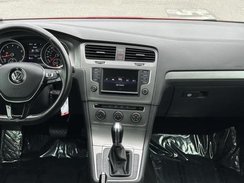 2016 Volkswagen Golf TSI S 4-Door