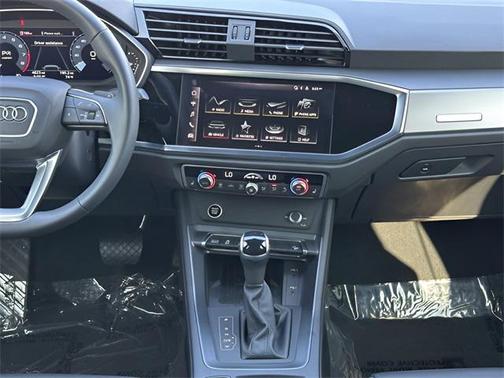 2025 Audi Q3 Premium