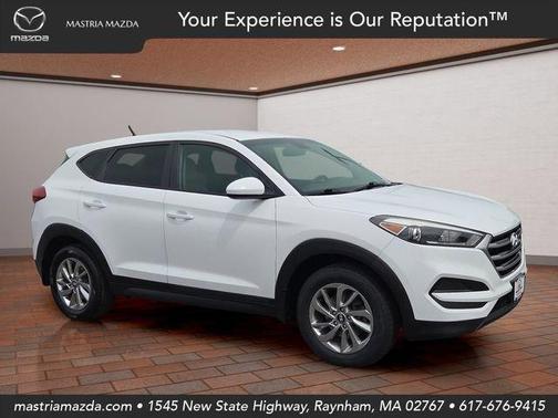 Dazzling White 2018 Hyundai TUCSON SE