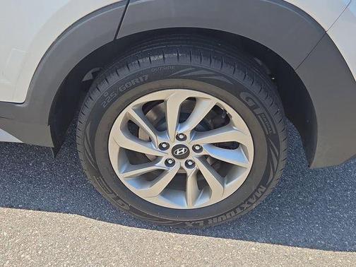 Molten Silver 2017 Hyundai TUCSON SE Plus