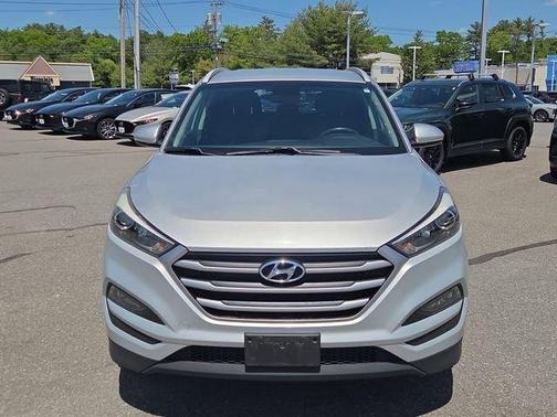 Molten Silver 2017 Hyundai TUCSON SE Plus