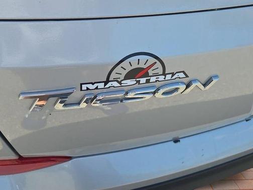 Molten Silver 2017 Hyundai TUCSON SE Plus