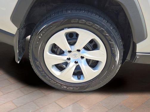 Silver Sky Metallic 2019 Toyota RAV4 LE