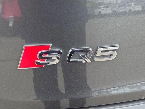 Daytona Gray Pearl Effect 2023 Audi SQ5 3.0T Premium