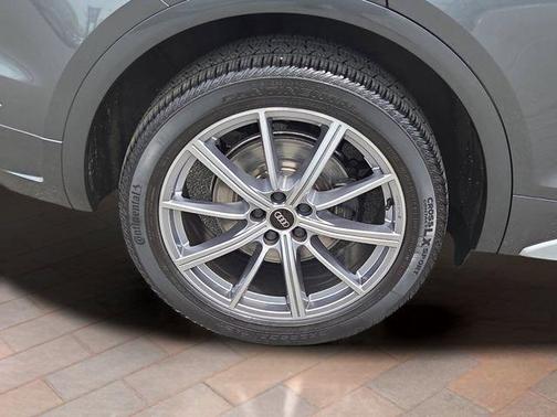 Daytona Gray Pearl Effect 2023 Audi SQ5 3.0T Premium