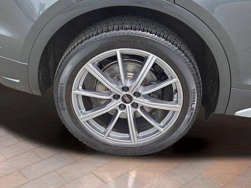 Daytona Gray Pearl Effect 2023 Audi SQ5 3.0T Premium