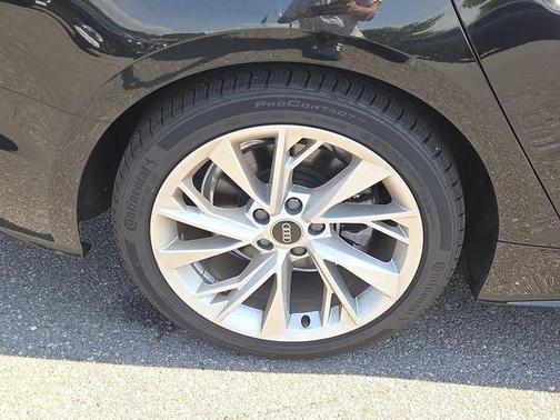 Mythos Black Metallic 2023 Audi A5 40 Premium