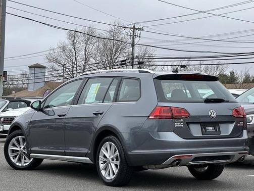 2017 Volkswagen Golf Alltrack TSI S