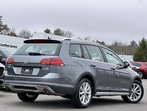2017 Volkswagen Golf Alltrack TSI S