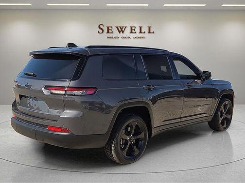 Baltic Gray Metallic Clearcoat 2024 Jeep Grand Cherokee L Altitude