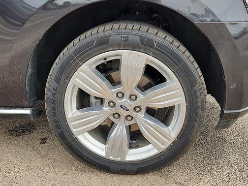 Gray Metallic 2024 Ford Expedition Platinum