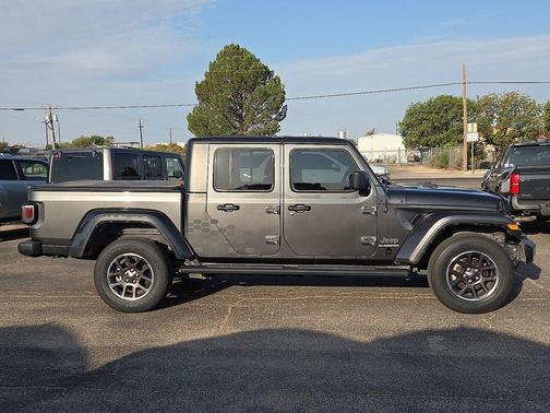 Granite Crystal Metallic Clearcoat 2022 Jeep Gladiator Overland