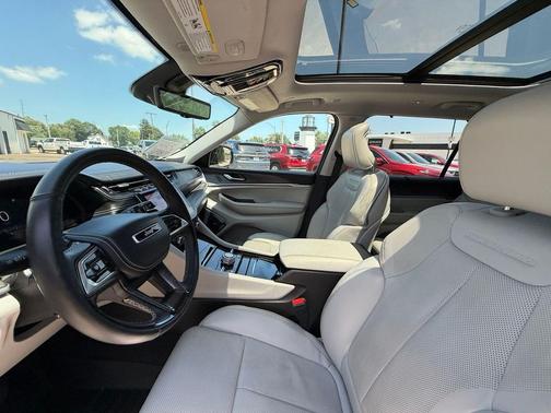 Bright White Clearcoat 2021 Jeep Grand Cherokee L Overland