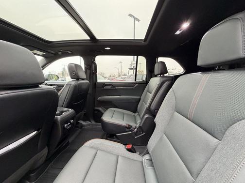 2024 GMC Acadia AWD AT4