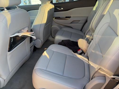 2023 GMC Acadia AWD SLT