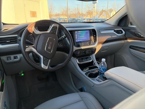 2023 GMC Acadia AWD SLT